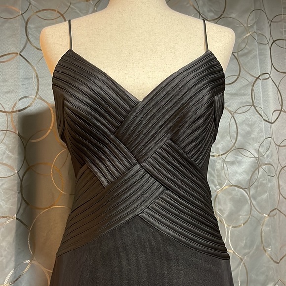 JS Collections evening gown - Picture 5 of 13